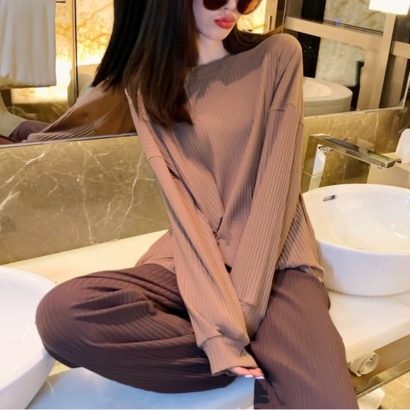 Brown Ribbed Lounge Set - Picture 5 of 7